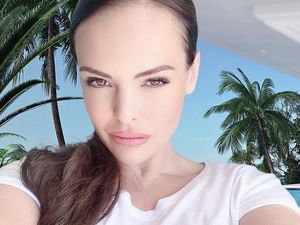 Foto: Penampakan Model Seksi Antivaksin, Berakhir Corona & Koma Foto: Penampakan Model Seksi Antivaksin, Berakhir Corona & Koma