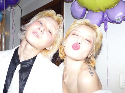 Resmi Tunangan, Potret HyunA dan DAWN yang Mesra Terus!