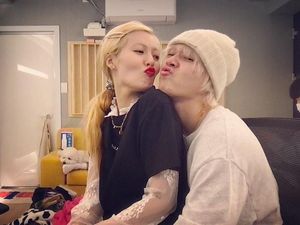 Mesranya HyunA dan Dawn, Idola K-Pop Lain Nggak Berani Begini! Mesranya HyunA dan Dawn, Idola K-Pop Lain Nggak Berani Begini!