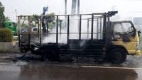 Ludes! Ini Penampakan Truk yang Terbakar di Depan SPBU Sidoarjo