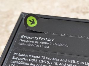 Waduh! Segel Kertas iPhone 13 Bisa Dipalsukan dalam Hitungan Semenit