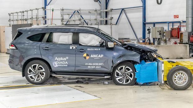 Isuzu Mu-X diuji tabrak oleh Australia NCAP.