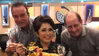 Joy Tobing Resmi Menikah, Ini Momennya Menyantap Korean BBQ hingga Pizza