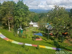 Menghilangkan Trauma di Tempat Wisata Kompleks Kantor Gubernur Sulbar