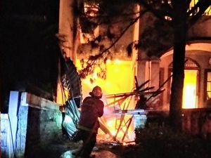 Rumah Warga di Cimanggis Depok Hangus Terbakar, Diduga Korsleting Listik