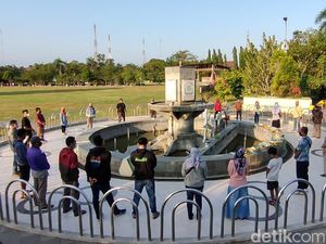 Syukuran Boleh Jualan Lagi, PKL Alun-alun Wates Gelar Tumpengan