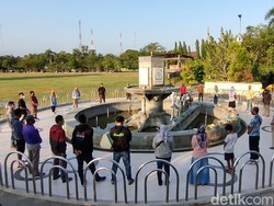 Syukuran Boleh Jualan Lagi, PKL Alun-alun Wates Gelar Tumpengan