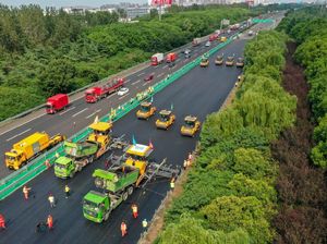 Canggih! Di China Kendaraan Berat untuk Perbaiki Jalan Bekerja Tak Pakai Sopir Lagi