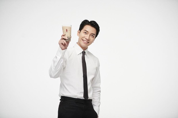 Lee Seung Gi berada di urutan kelima sebagai selebriti yang memiliki penghasilan tinggi