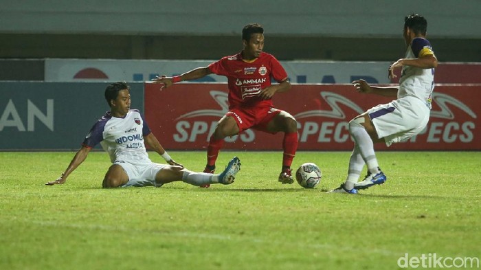 Aksi Osvaldo Haay di laga Persija Jakarta vs Persita Tangerang