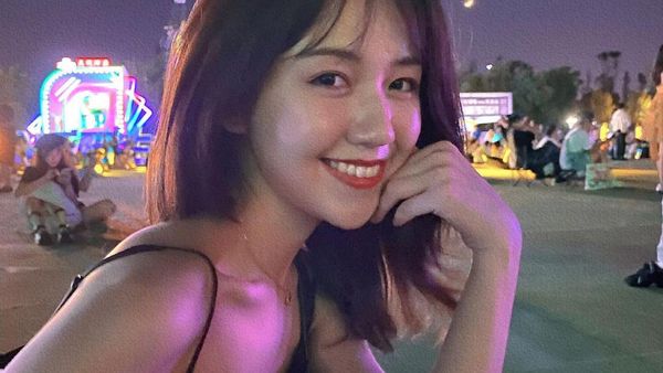 10 Foto Wanita yang Disebut Guru Desa Tercantik, Terlibat Skandal Proyek Amal