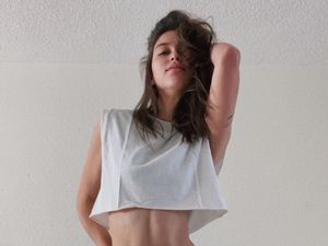 Luisa Rubino, Bintang Narcos: Mexico Season 3 Pamer Perut Langsing