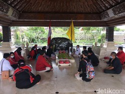 Saat Pengunjung Keluhkan Soal Anak Belum Boleh Masuk Makam Bung Karno