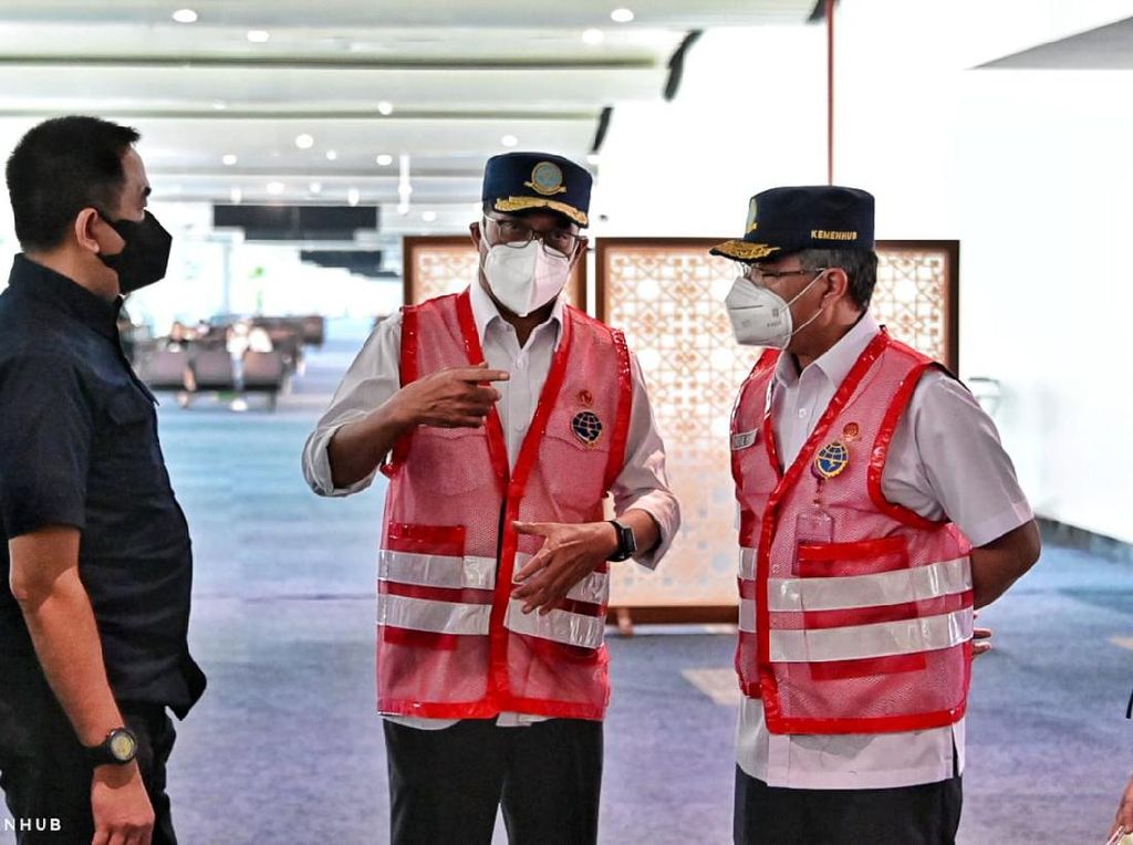 Cegah Antrean Penumpang, Menhub Minta Tambah Fasilitas PCR di Bandara Cegah Antrean Penumpang, Menhub Minta Tambah Fasilitas PCR di Bandara