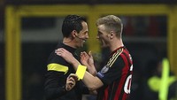 Ignazio Abate menjadi salah satu pemain pengganti Milan. Ia masuk menggantikan Mattia De Sciglio di menit ke-26. (Foto: Getty Images/Marco Luzzani)