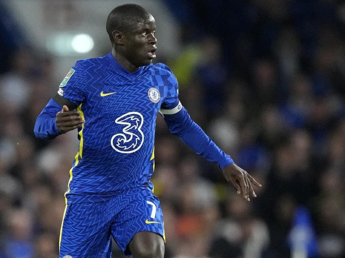 Chelsea's N'Golo Kante controls the ball during the English League Cup third round soccer match between Chelsea and Aston Villa at Stamford Bridge Stadium in London, Wednesday, Sept. 22, 2021. (AP Photo/Frank Augstein)