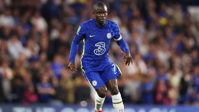 LONDON, ENGLAND - SEPTEMBER 22: Ngolo Kante of Chelsea runs with the ball during the Carabao Cup Third Round match between Chelsea and Aston Villa at Stamford Bridge on September 22, 2021 in London, England. (Photo by James Chance/Getty Images)