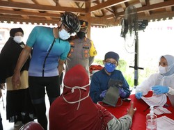 Sasar 10 Ribu Warga, Ganjar Percepat Vaksinasi di Kawasan Borobudur