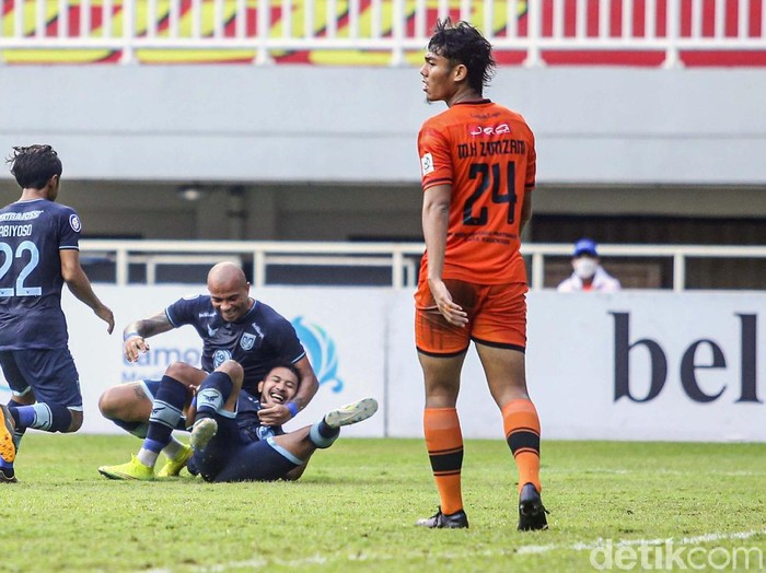 Persela meraih tiga poin usai taklukkan Persiraja di Stadion Pakansari, Bogor, Selasa (28/9/2021). Gol tunggal dari Gian Zola tak mampu dibalas oleh Persiraja.