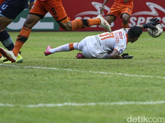Persela meraih tiga poin usai taklukkan Persiraja di Stadion Pakansari, Bogor, Selasa (28/9/2021). Gol tunggal dari Gian Zola tak mampu dibalas oleh Persiraja.