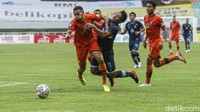 Persiraja terus berusaha mencari gol. Di menit ke-66, Eeng Supriyadi dengan cerdik mengecoh Birrul Walidain di kotak penalti kemudian melepaskan tembakan keras, namun masih melenceng jauh dari gawang Persela.