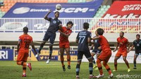 Tak ada lagi gol tercipta hingga laga usai, dan Persela berhasil mengunci kemenangan 1-0.