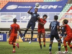 Tak ada lagi gol tercipta hingga laga usai, dan Persela berhasil mengunci kemenangan 1-0.