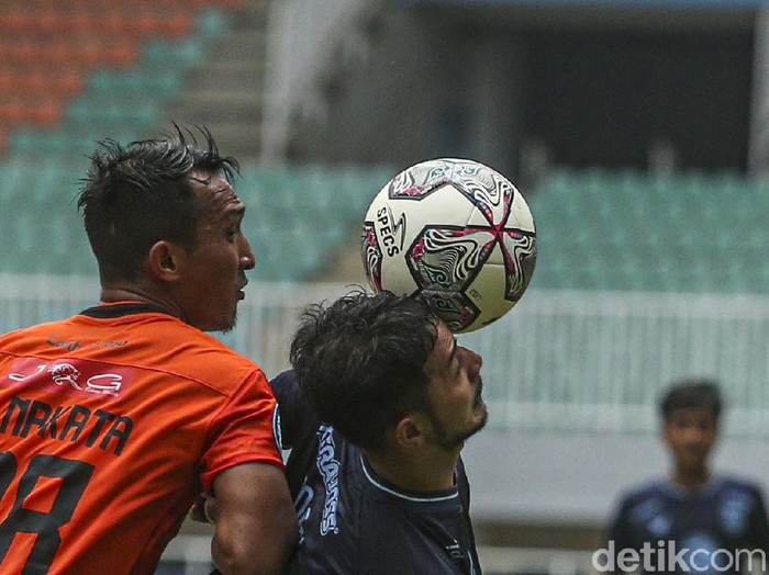 Persela meraih tiga poin usai taklukkan Persiraja di Stadion Pakansari, Bogor, Selasa (28/9/2021). Gol tunggal dari Gian Zola tak mampu dibalas oleh Persiraja.