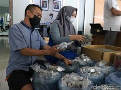 Menggunung Uang Koin Pembeli Mobil tapi 3 Hari Belum Tuntas Dihitung