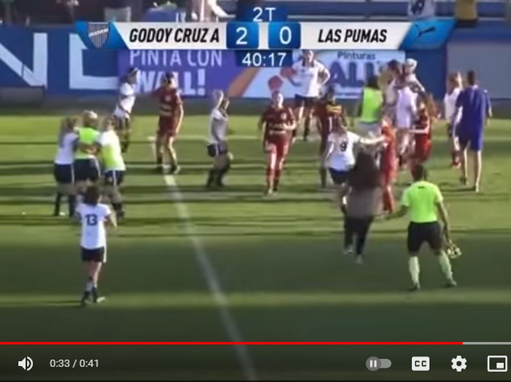 Ricuh Sepakbola Putri, Baku Hantam hingga Jambak-jambakan! Ricuh Sepakbola Putri, Baku Hantam hingga Jambak-jambakan!