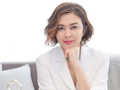 Potret Rosamund Kwan Artis Legendaris Mandarin yang Awet Muda
