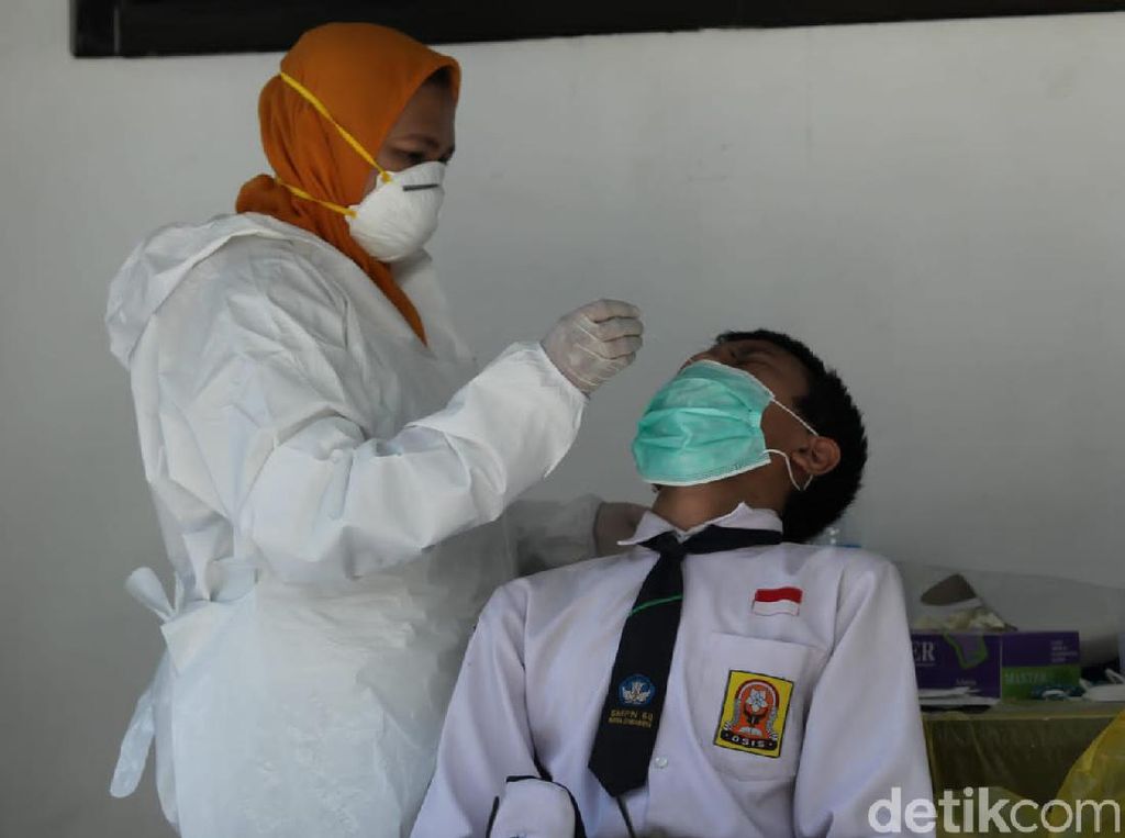 Siswa SMP di Surabaya Dites PCR Demi Cegah Klaster Sekolah Selama PTM