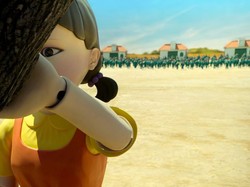 Kalau Boneka Squid Game Ini Ada di Indonesia, Yakin Mau Terobos Lampu Merah?