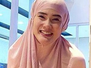 Stevie Agnecya Akhirnya Cerita Keyakinan, Ternyata Sudah 5 Tahun Mualaf Stevie Agnecya Akhirnya Cerita Keyakinan, Ternyata Sudah 5 Tahun Mualaf
