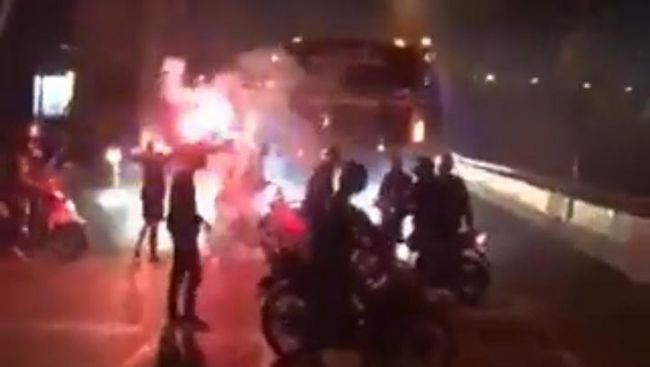 Suporter Hadang Bus Persib Suporter Hadang Bus Persib