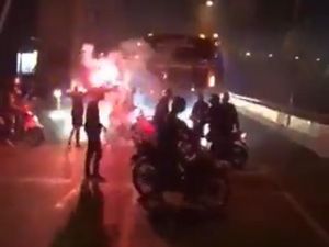 Kata Polisi soal Suporter Hadang Bus Persib di Flyover Pasupati