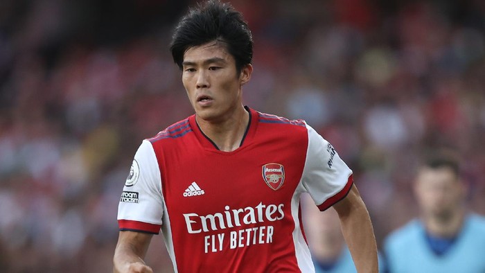 LONDON, ENGLAND - SEPTEMBER 26: Takehiro Tomiyasu of Arsenal in action during the Premier League match between Arsenal and Tottenham Hotspur at Emirates Stadium on September 26, 2021 in London, England. (Photo by Julian Finney/Getty Images)