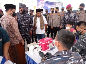 TNI AL Bantu Gencarkan Vaksinasi di Ponpes Cirebon TNI AL Bantu Gencarkan Vaksinasi di Ponpes Cirebon