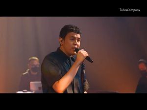 Beda Nasib Tulus dan Yura Yunita-Vierratale di Bandung Beda Nasib Tulus dan Yura Yunita-Vierratale di Bandung