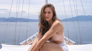 7 Foto Wulan Guritno Liburan ke Labuan Bajo, Body Goalsnya Bikin Salfok