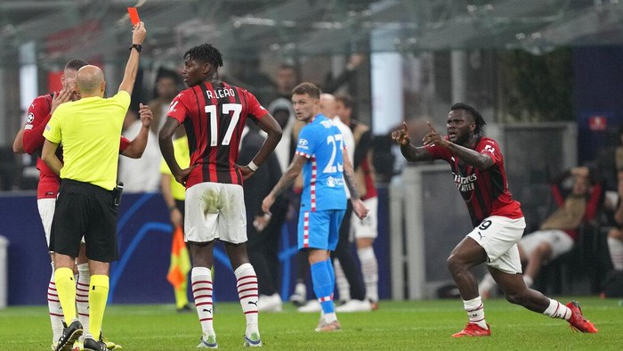 AC Milans Franck Kessie, right, is shown with the red card during the Champions League group B soccer match between AC Milan and Atletico Madrid at the San Siro stadium in Milan, Italy, Tuesday, Sept. 28, 2021. (AP Photo/Antonio Calanni)