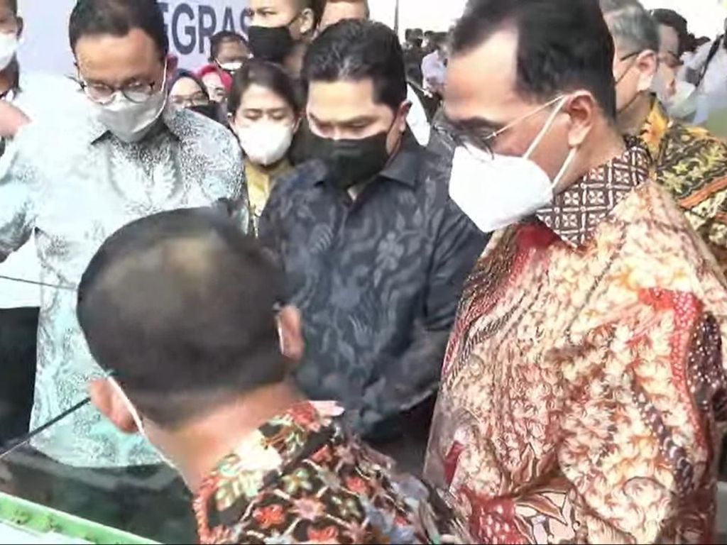 Anies-Erick-Budi Karya Resmikan Penataan Kawasan Stasiun Tebet dan Palmerah Anies-Erick-Budi Karya Resmikan Penataan Kawasan Stasiun Tebet dan Palmerah