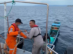 Bakamla Evakuasi Longboat yang Sempat Hilang di Perairan Tanjung Burang