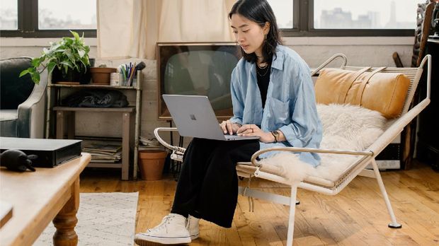 Kiat menjadi freelancer di bidang desain grafis.