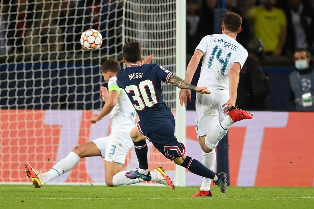 PSG lagi jelek di laga tandang tapi Lionel Messi tampil sip melawan Man City. (Foto: Matthias Hangst/Getty Images.)