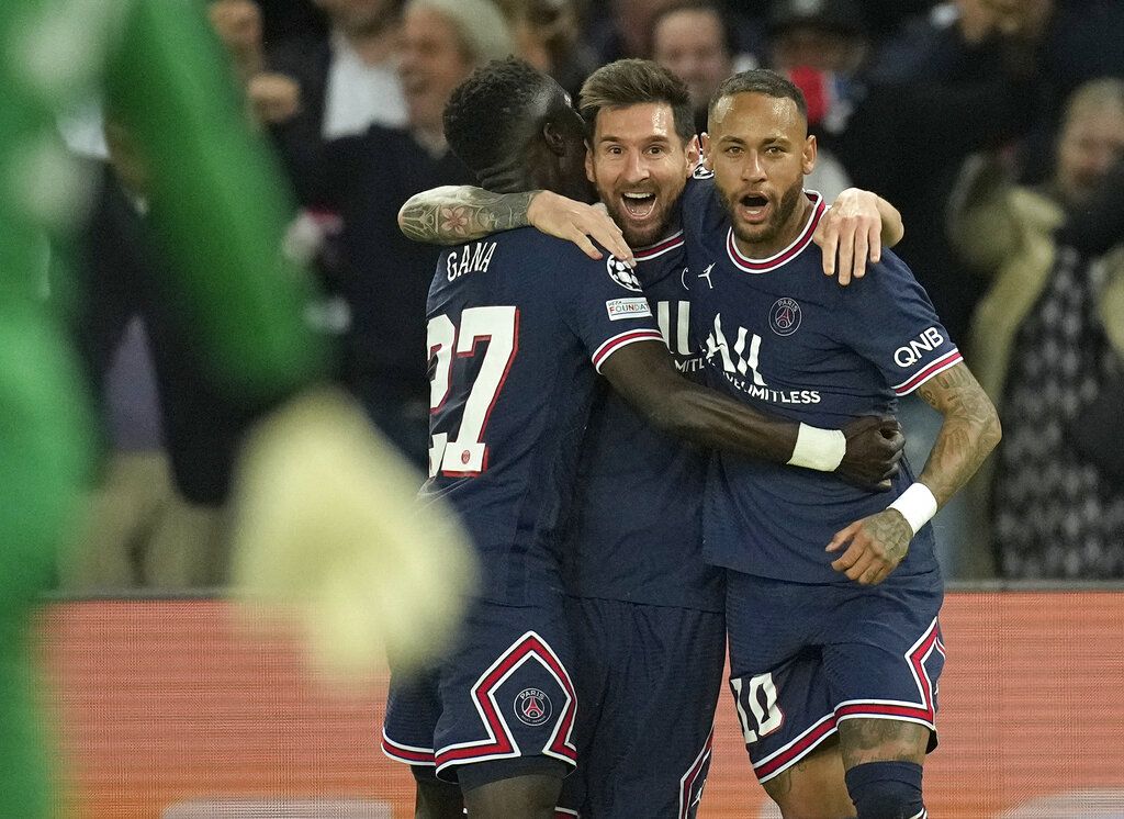 Lionel Messi menyumbang satu gol saat Paris Saint-Germain menang atas Manchester City. Messi akhirnya membuka rekening gol untuk klub barunya itu.