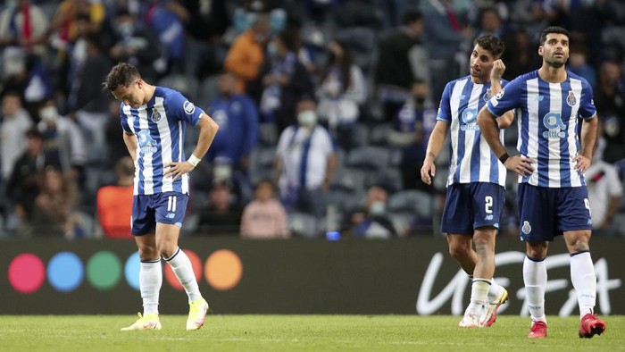 Portos Pepe, Fabio Cardoso and Mehdi Taremi, from left to right, react at the end of the Champions League group B soccer match between FC Porto and Liverpool at the Dragao stadium in Porto, Portugal, Tuesday, Sept. 28, 2021. Liverpool won 5-1. (AP Photo/Luis Vieira)
