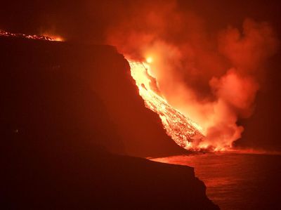 Gas Beracun Ancam Spanyol Gegara Lava Berapi Capai Lautan