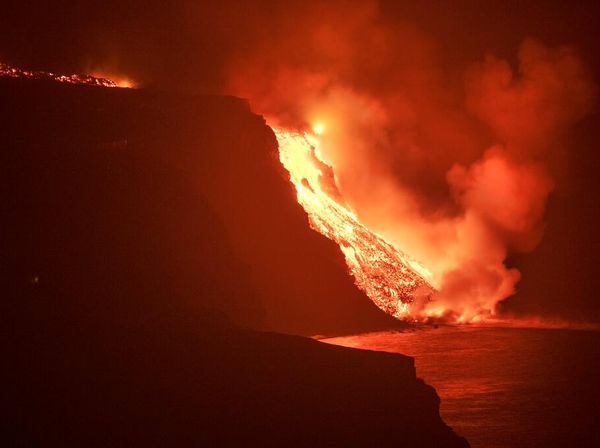 Gas Beracun Ancam Spanyol Gegara Lava Berapi Capai Lautan