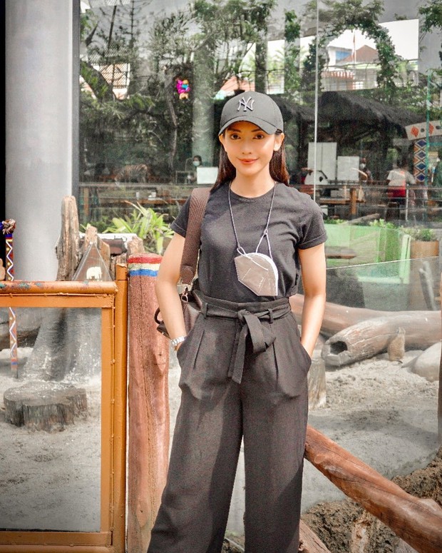 Gaya Fashion Ririn Dwi Ariyanti